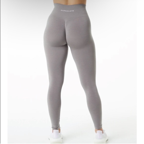 Alphalete Amplify Legging in Storm Grey - Picture 2 of 3